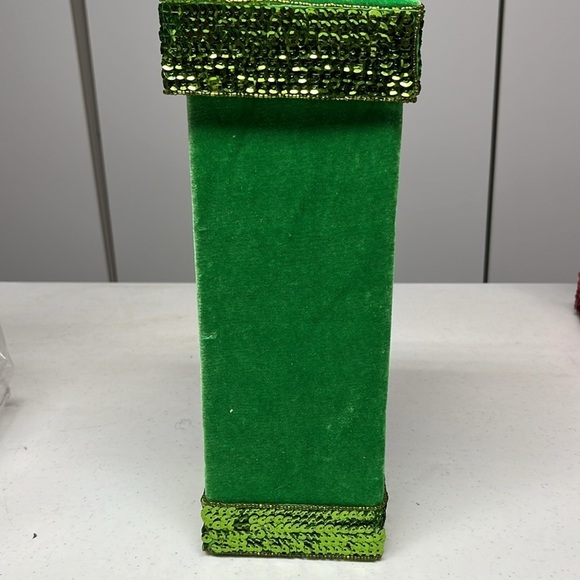 Holiday Square Sequin Wine Gift Box - Picture 4 of 10